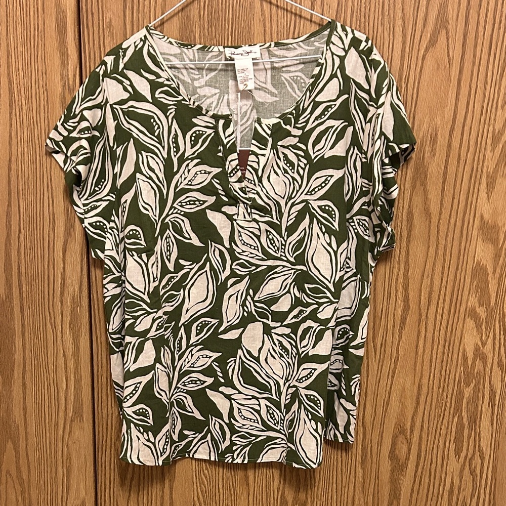 NWT Green Leaf Print Women's Top